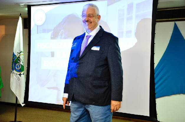 Isaac Plachta toma posse no CRQ3